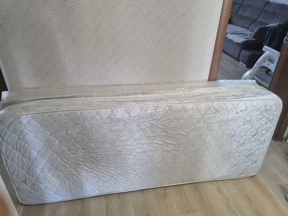 Продам два б/у матраса размером 2×80 см