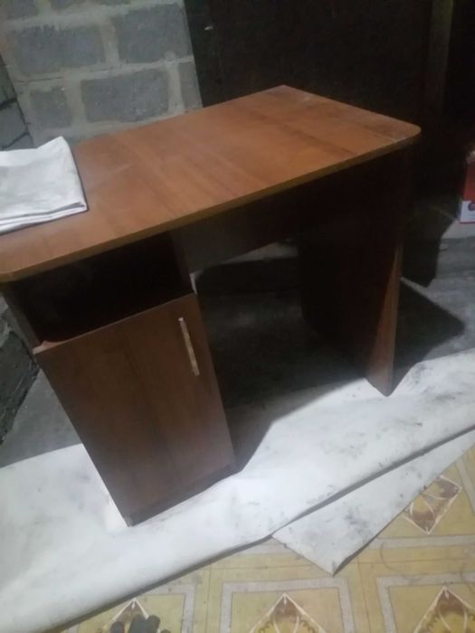 Продам стол шкаф