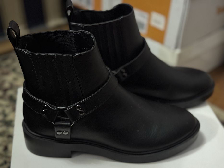 Ботинки женские  DIVIDED натуральная кожа стиль казачки