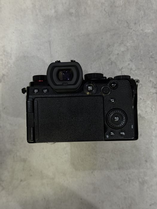 Lumix S5 complekt sotiladi