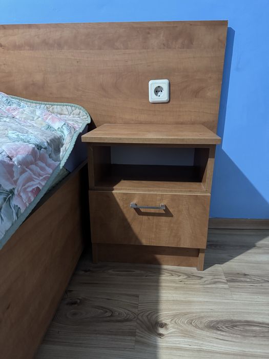 Продавам спален комплект