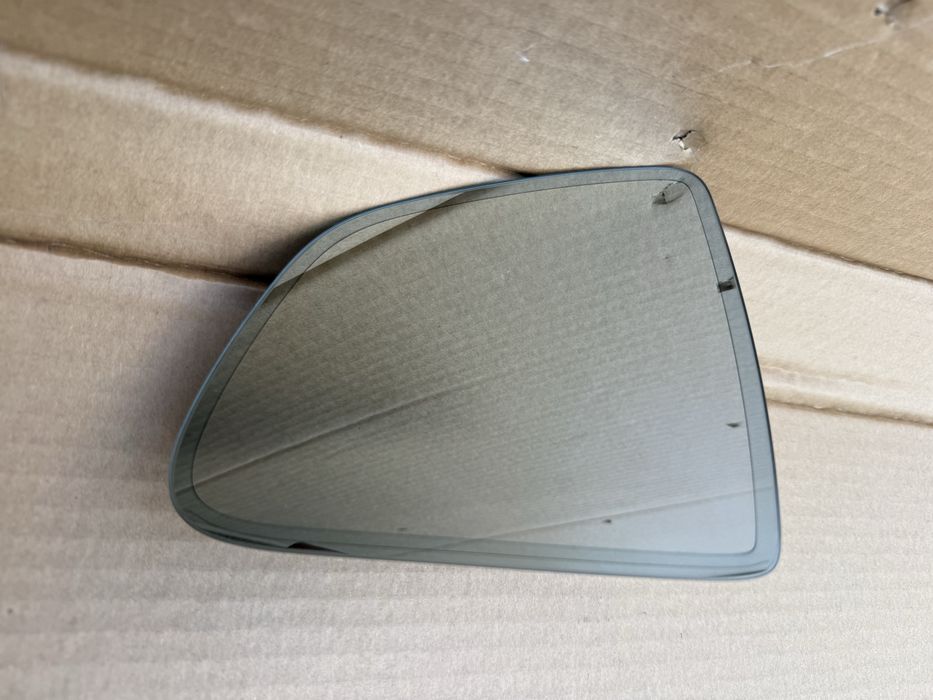 Огледало Tesla Model Y