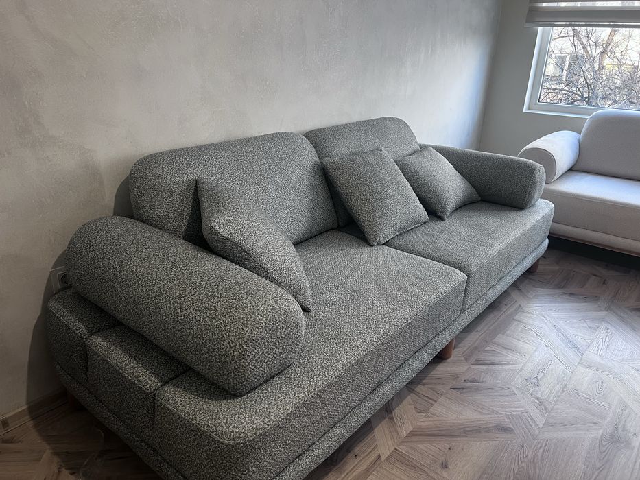 Чисто нов триместен диван с функция сън