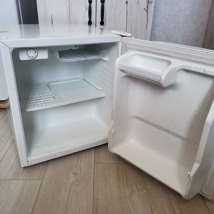 Продам холодильник для офиса