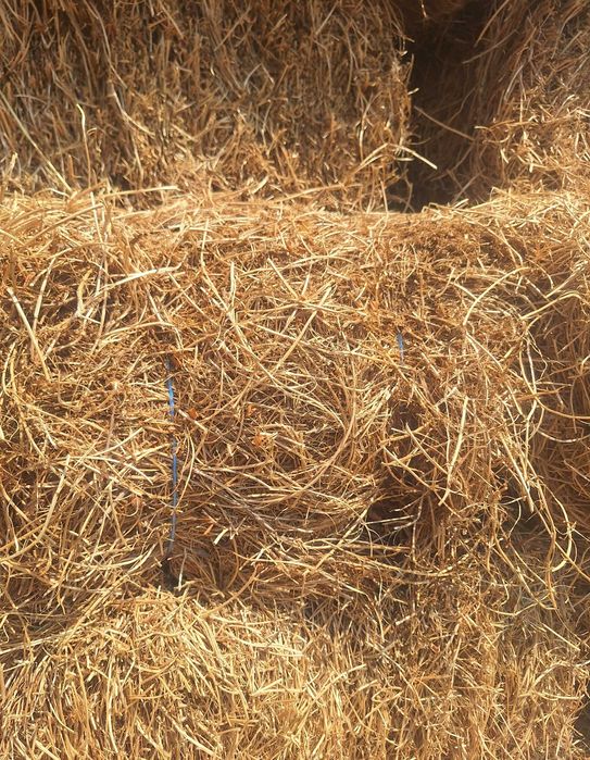 Гранули люцерна и Бали ливадно сено