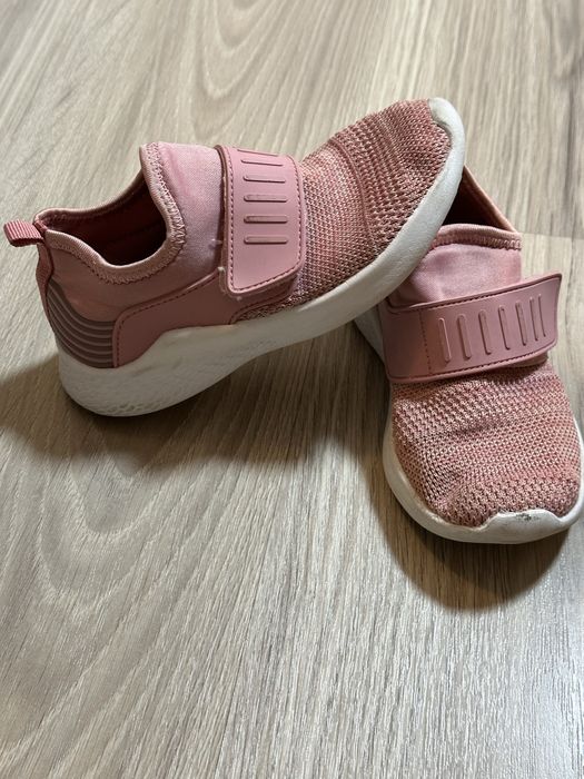 Adidasi fara sireturi 29
