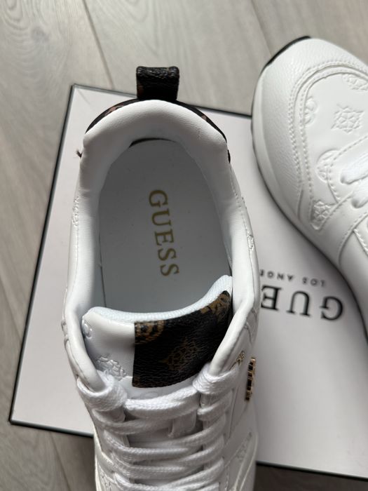 Guess damă.  Nou !!!