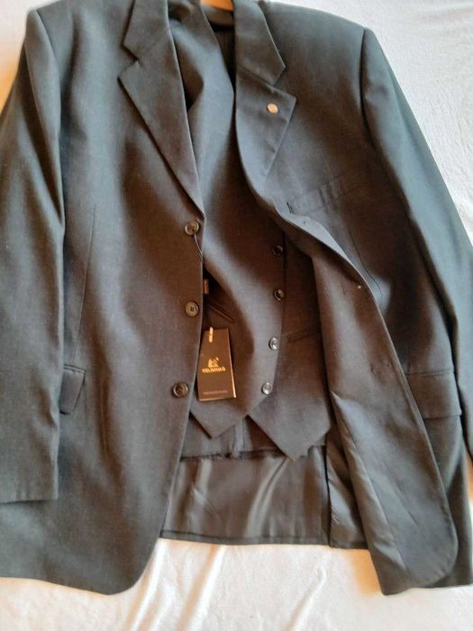 Erkaklar kostyum shim jileti sotiladi.