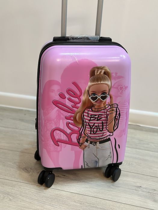 Пластиковые, гелевые, тканевые чемоданы