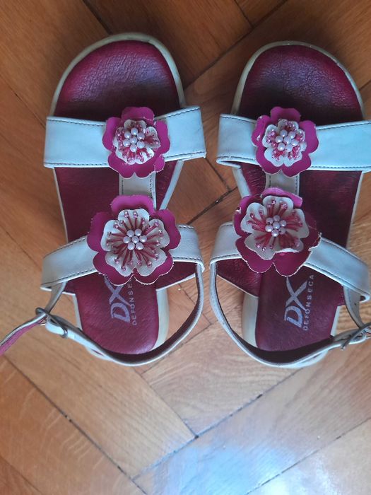 Sandale fetite mărimea 30