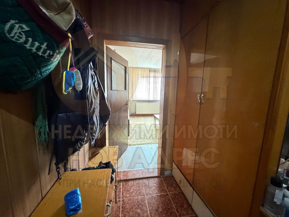 Многостаен Тухлен Апартамент с Гараж ,Газифициран и Обзаведен ,Център