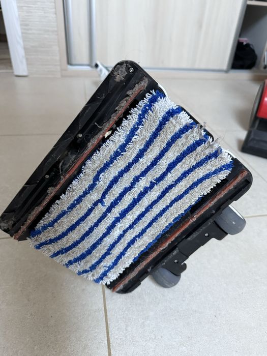 Se vinde Aspirator Rowenta Vertical cu Functie de Spalare cu Abur