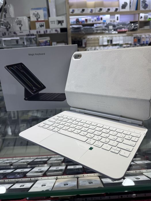 Ipad lux keyboard oq va qora rang