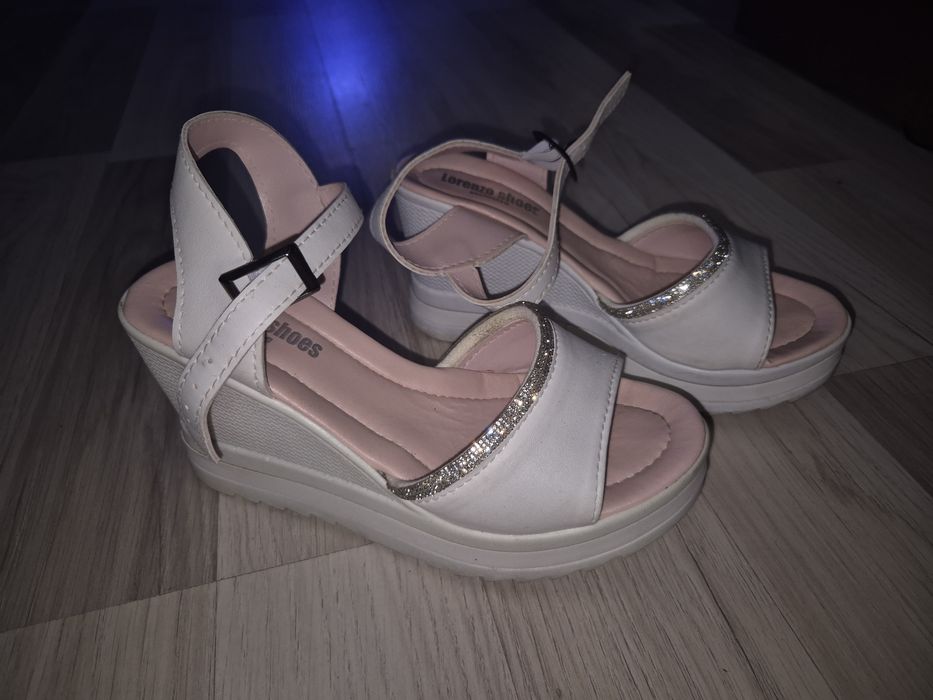 Дамски бели сандали