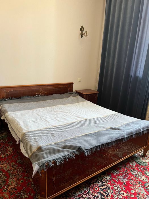 Румынский спальный гарнитур и комод