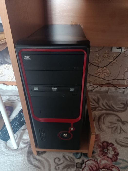 Продаем компьютер с компютерным столом
