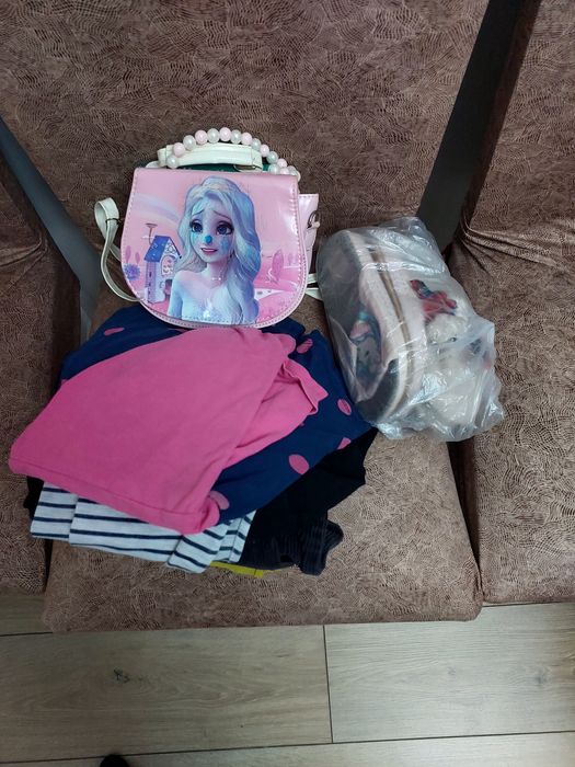 Отдам женские вещи даром