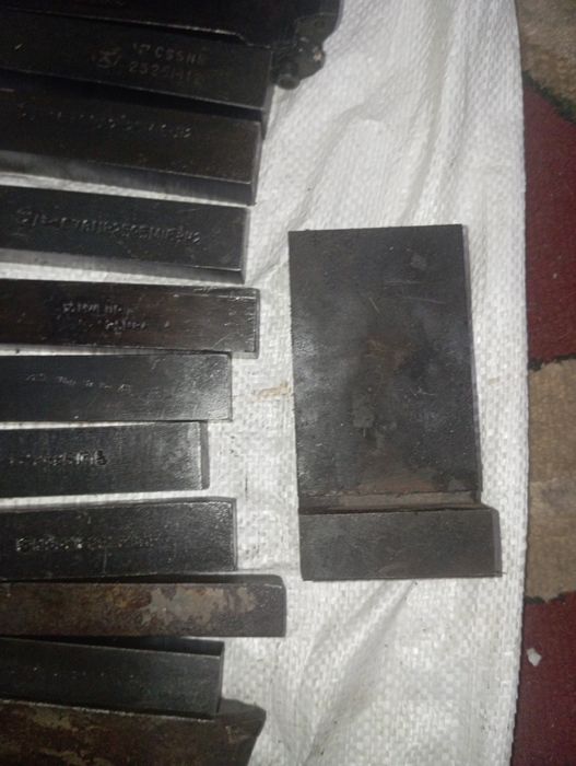 Токарные резцы.продам