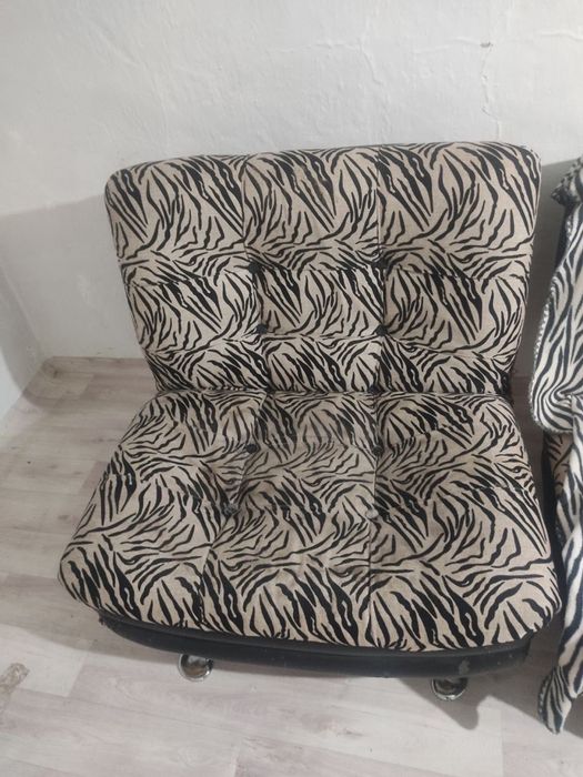 Продам диван и два кресла