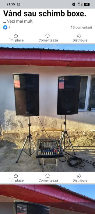 Boxa cu statie și microfon
