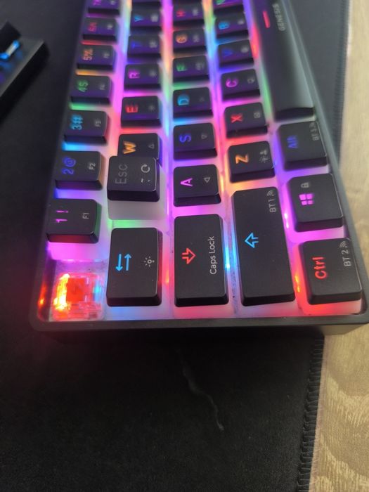 Продавам Клавиатура Genesis Thor 660 Без Жичен