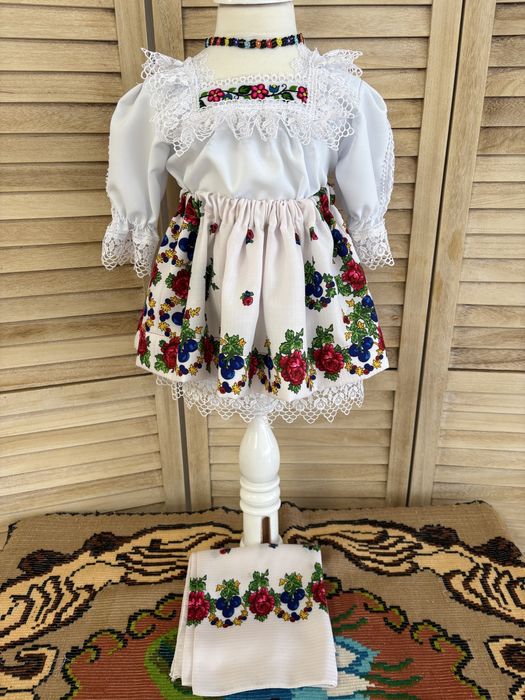 Costum popular pentru fetite de Maramures