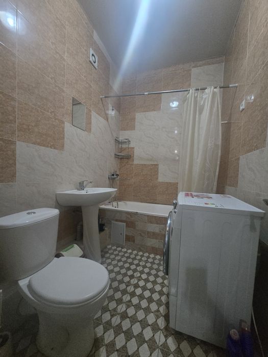 Zudlik bilan frunze massifda 3xonali  novostroyka kvartira ijaraga be