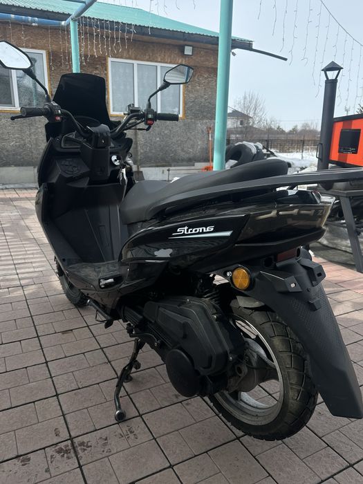 Продам скутер на номерах