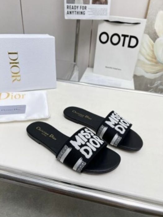 Летни чехли различни модели