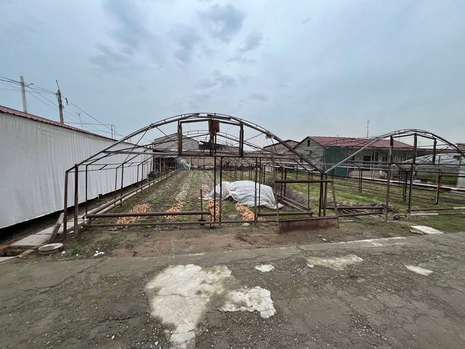 Hovlida 6 sotix yer sotiladi