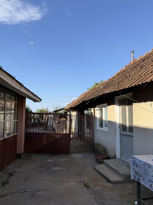 De vânzare: Casă la strada principală – Sat Olari, com. Pârșcoveni