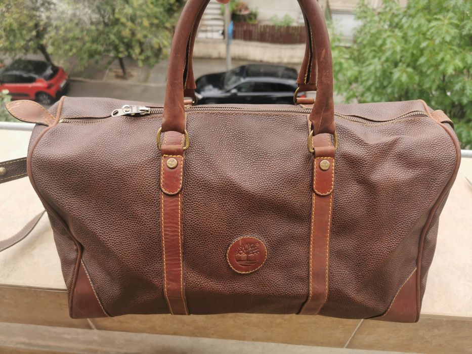 Geanta de voiaj (weekender/duffel) din piele texturată de la brandul Timberland