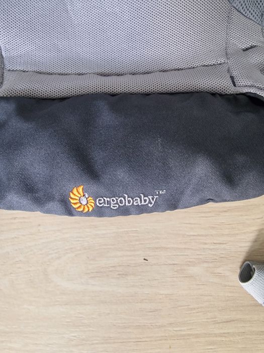 Marsupiu Ergobaby 360 Cool Air Carbon Grey