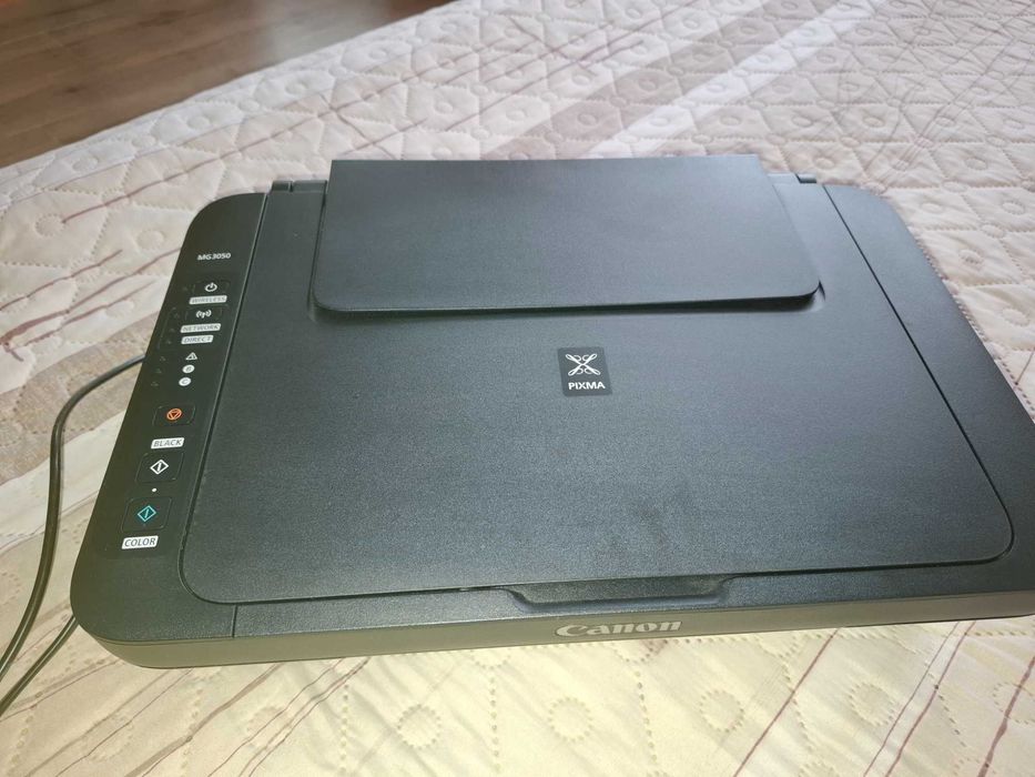 Продавам мастиленоструен принтер CANON, черно и цветно