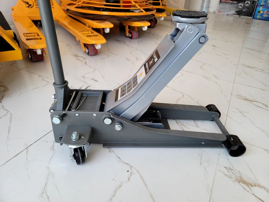 Домкрат гидравлический
подкатной з тонн тележка