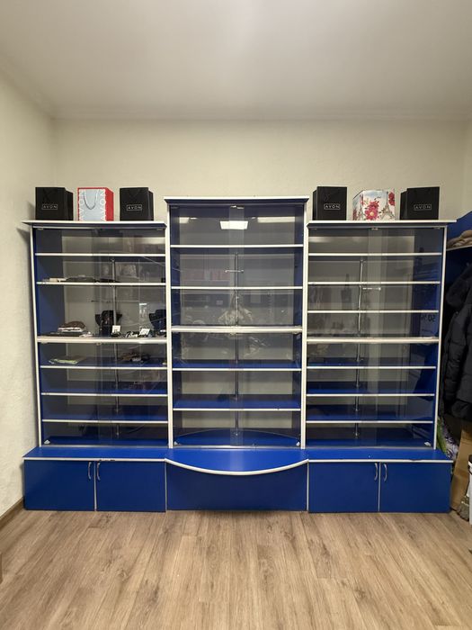 Продам витрины.