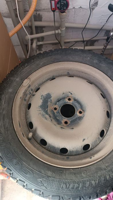 Продам бу зимние шины