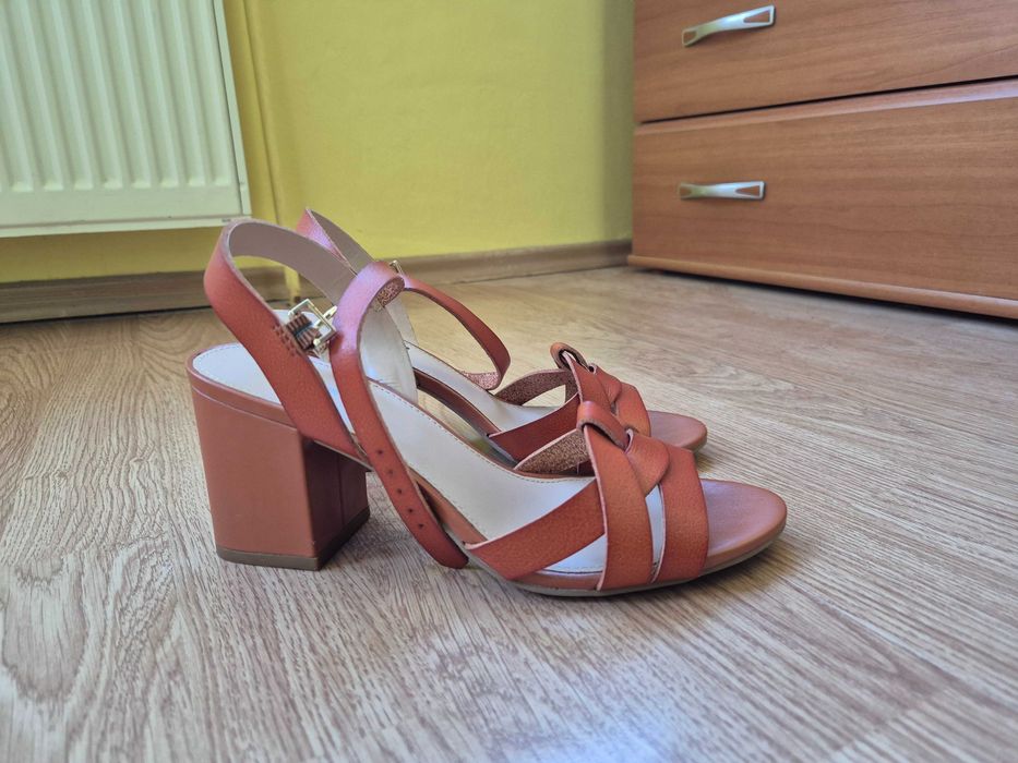 Sandale elegante Graceland maro cu toc masiv marimea 38