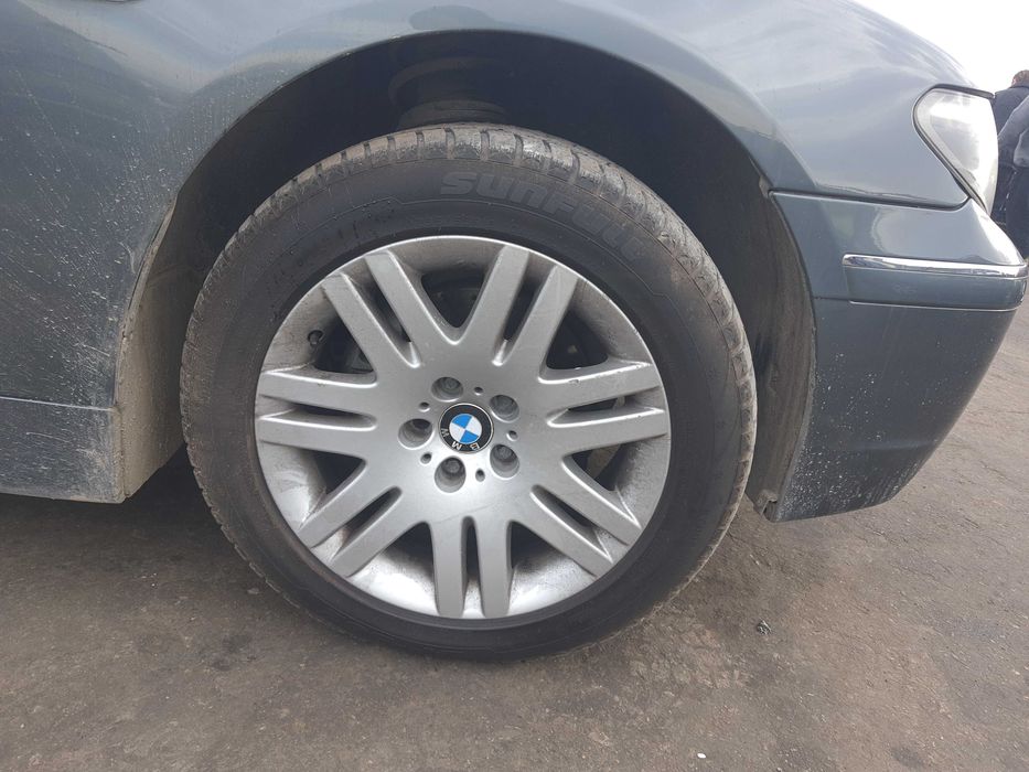 На части! BMW 735 i