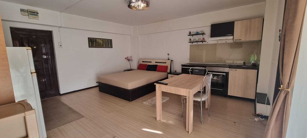 Studio Zona Pallas, Lângă Lazăr Residence