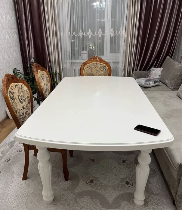 Продается стол, качественный.