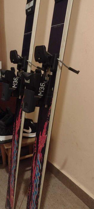 Ски Hart в перфектно състояние