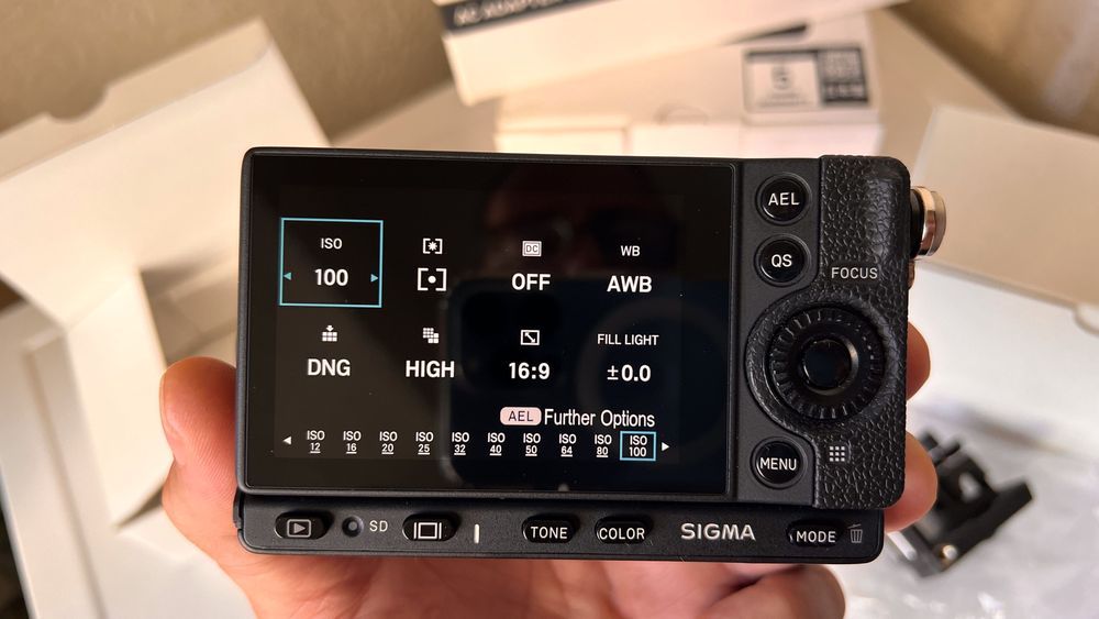 Sigma FP senzor full-frame BSI Bayer CMOS de 24.6MP