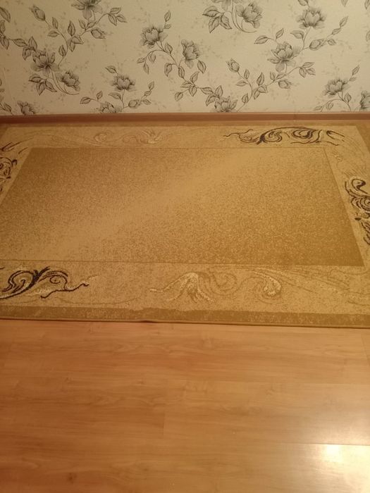 Коричневый ковер