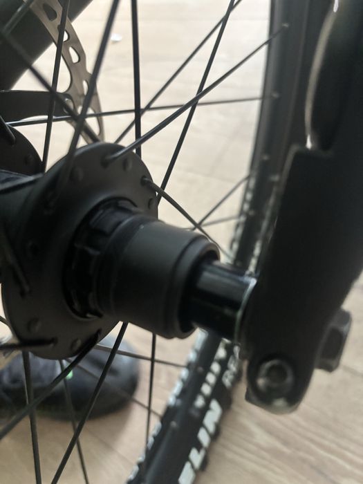 Продавам всичко без бара number plate-a седалката и гумите