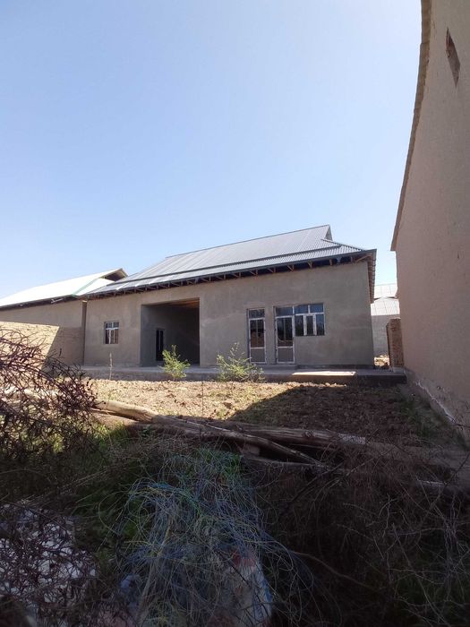 yangi qurilgan zamonaviy uy sotiladi