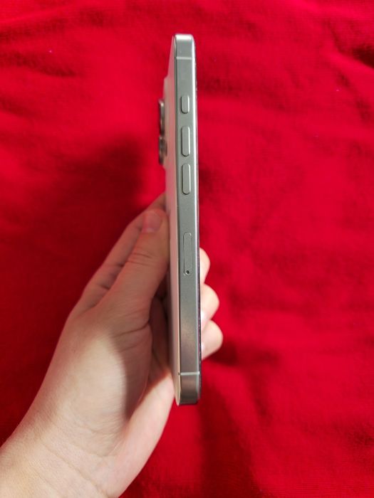 Айфон iPhone 16 Pro на 256 ГБ.