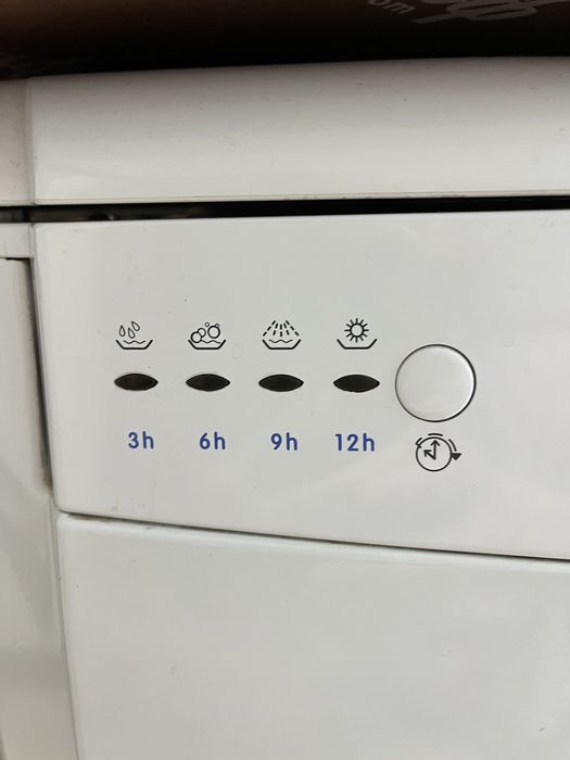 Продам посудомоечную машину INDESIT