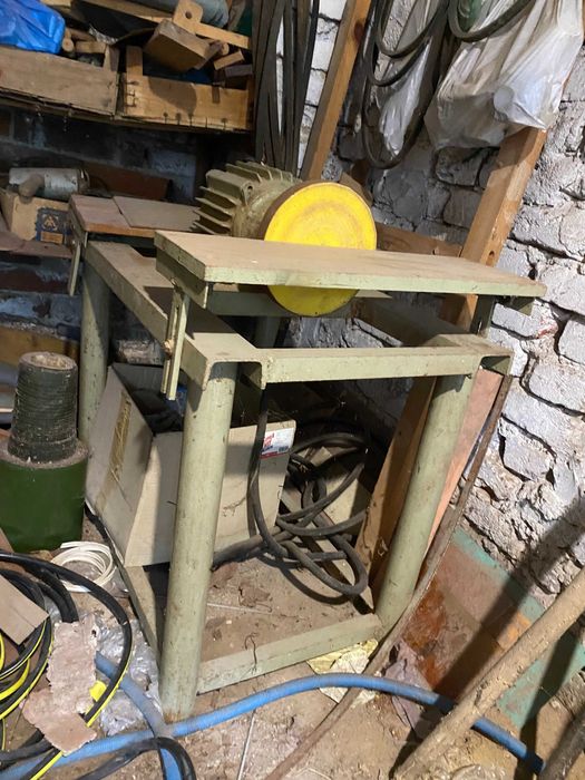 Продавам дърводелска работилница