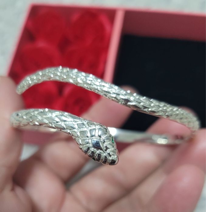 Браслет новый выглядит дорого